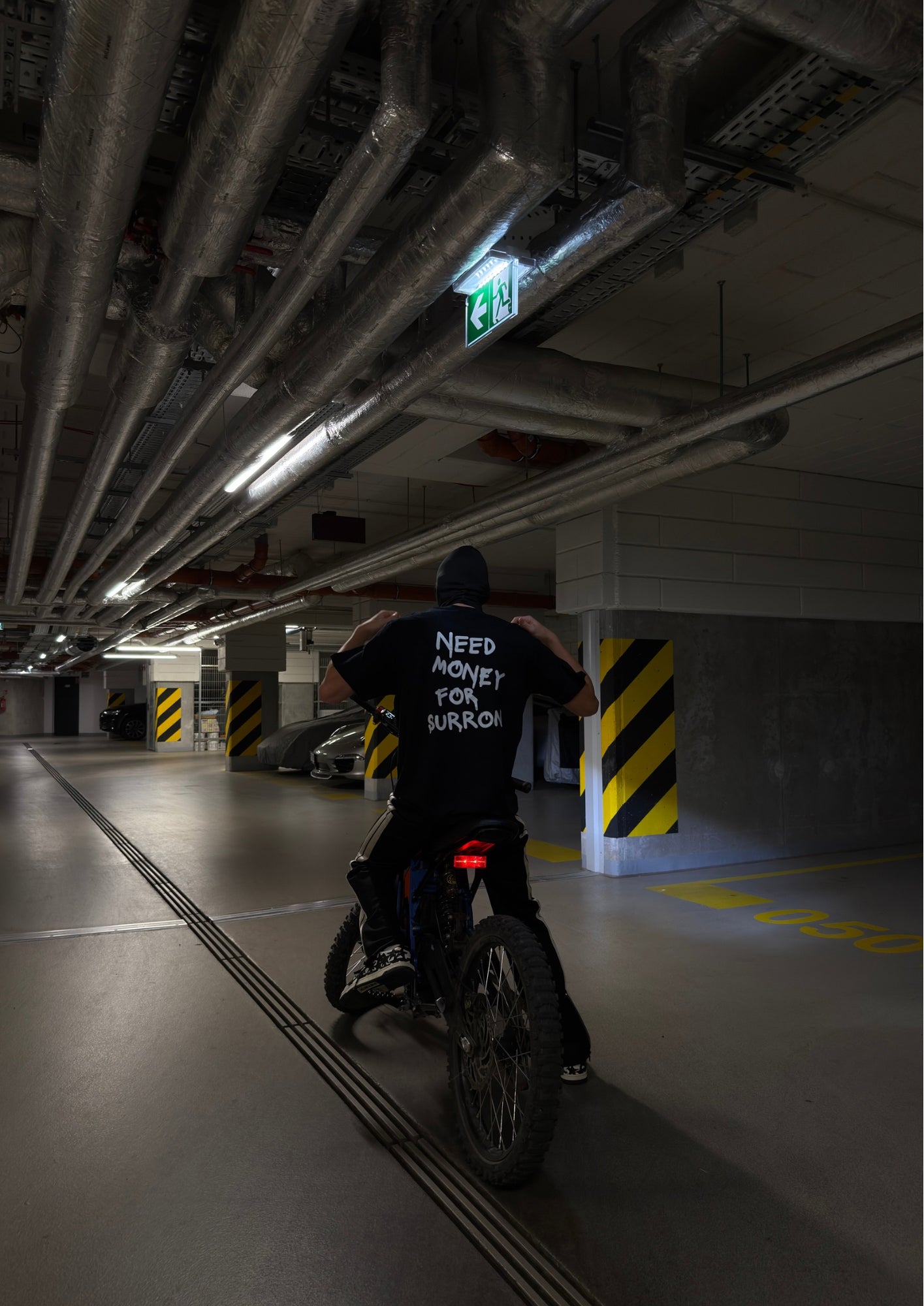 T-Shirt ,,NEED MONEY”