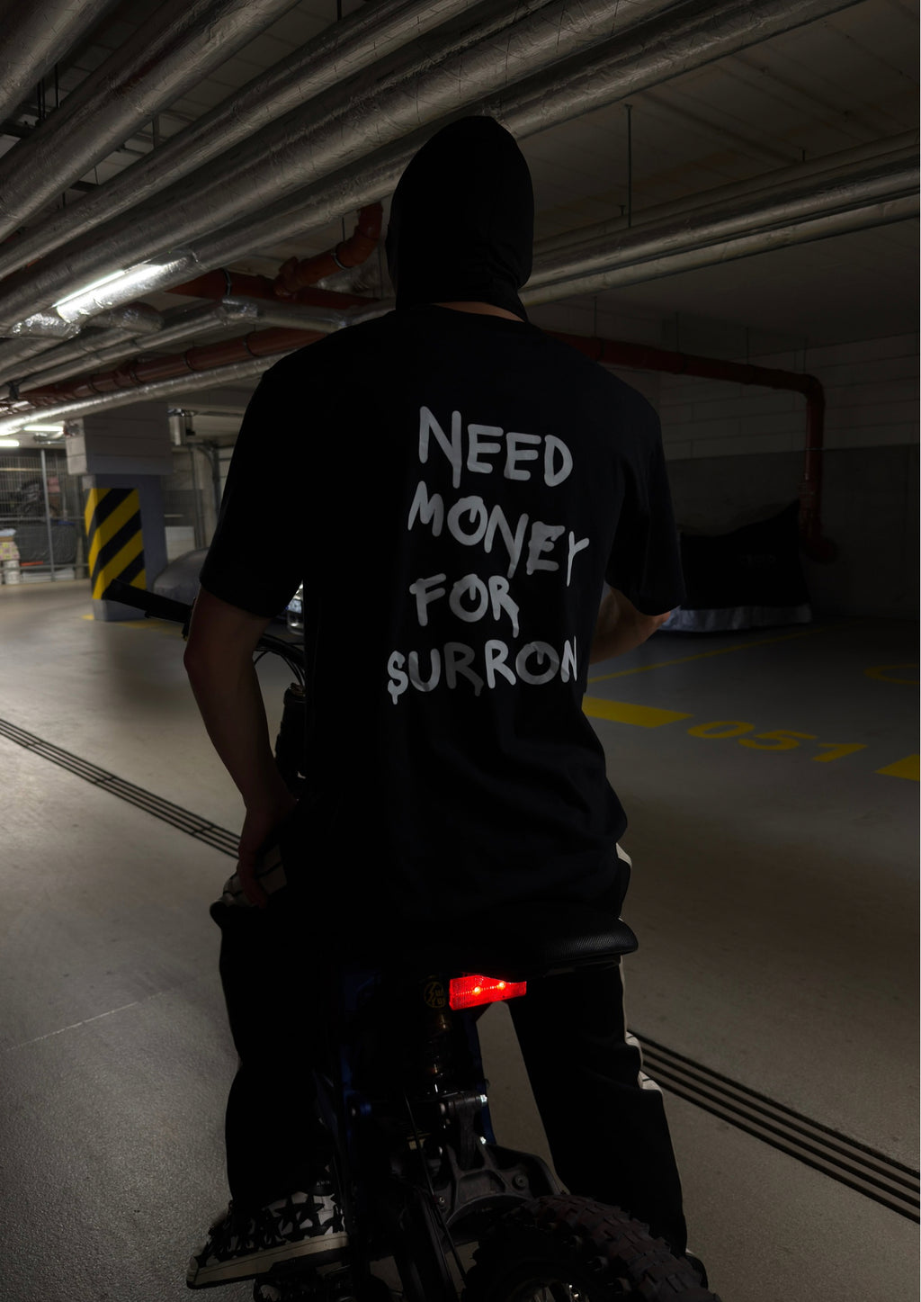 T-Shirt ,,NEED MONEY”