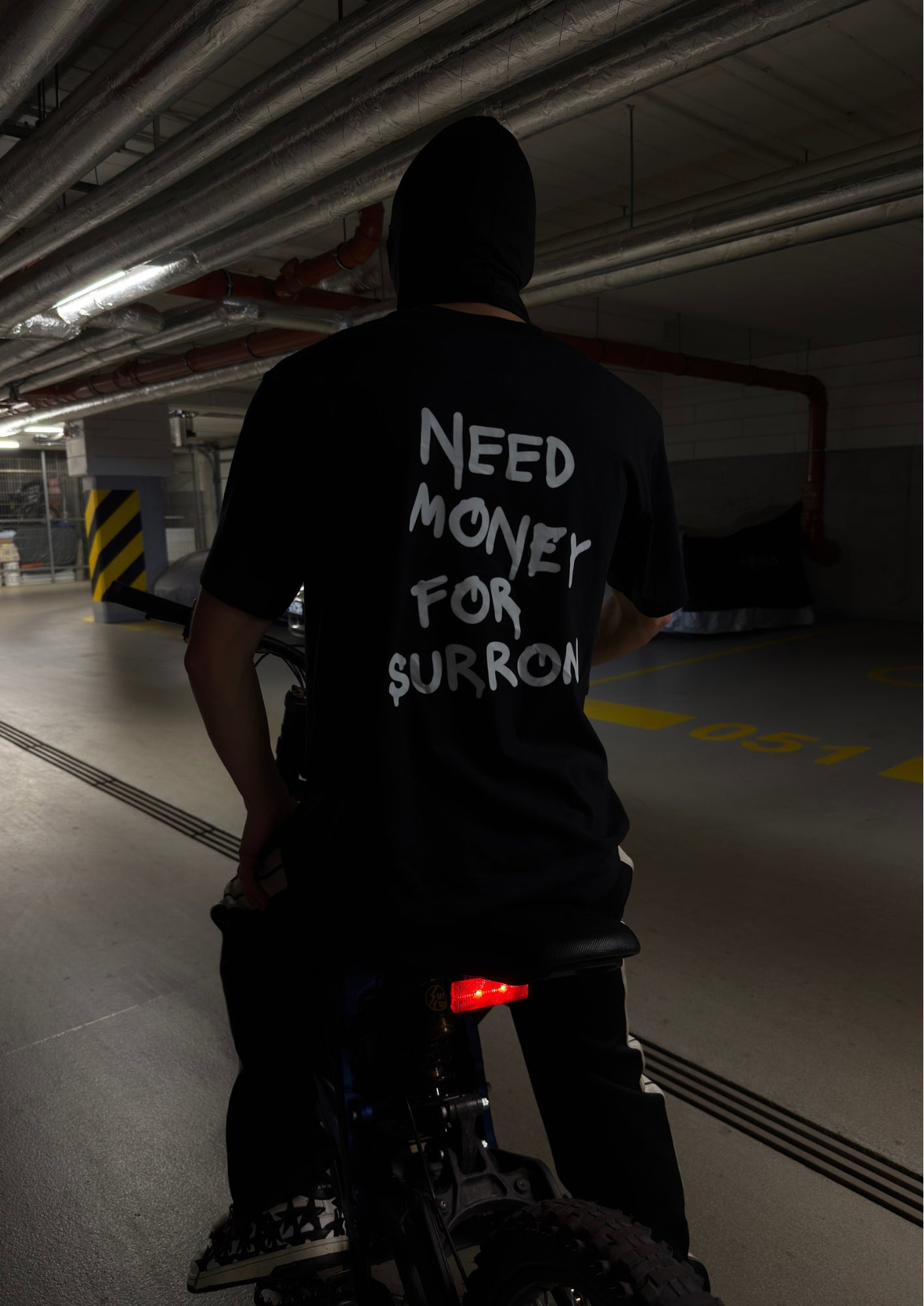 T-Shirt ,,NEED MONEY”