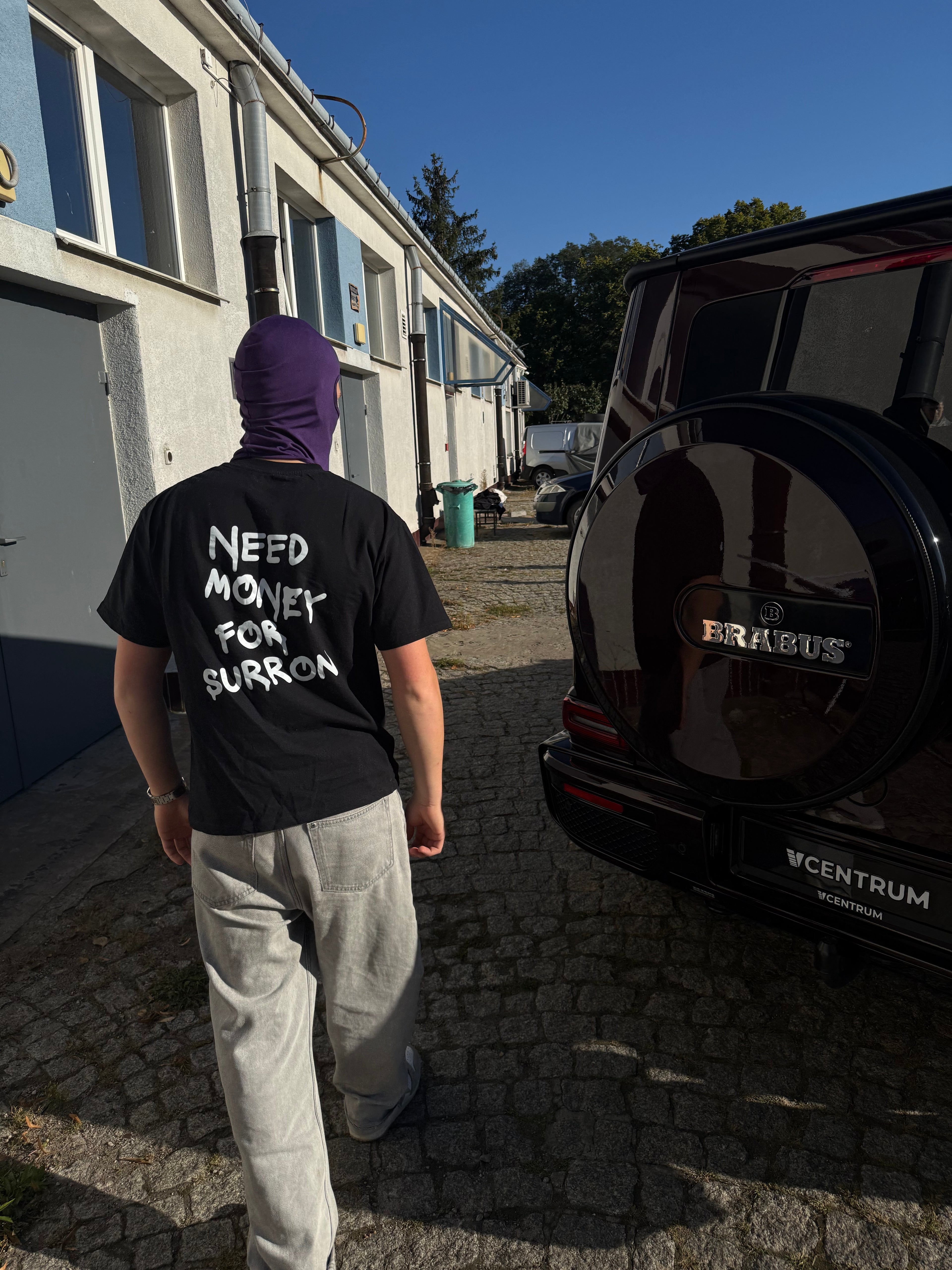 T-Shirt ,,NEED MONEY”